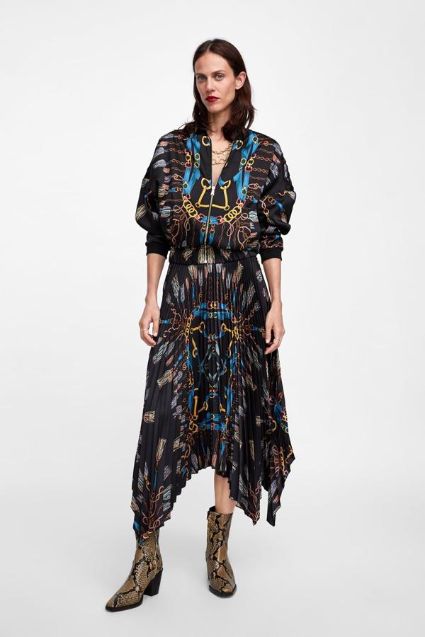 Bomber estampada de Zara: 39,95 euros.