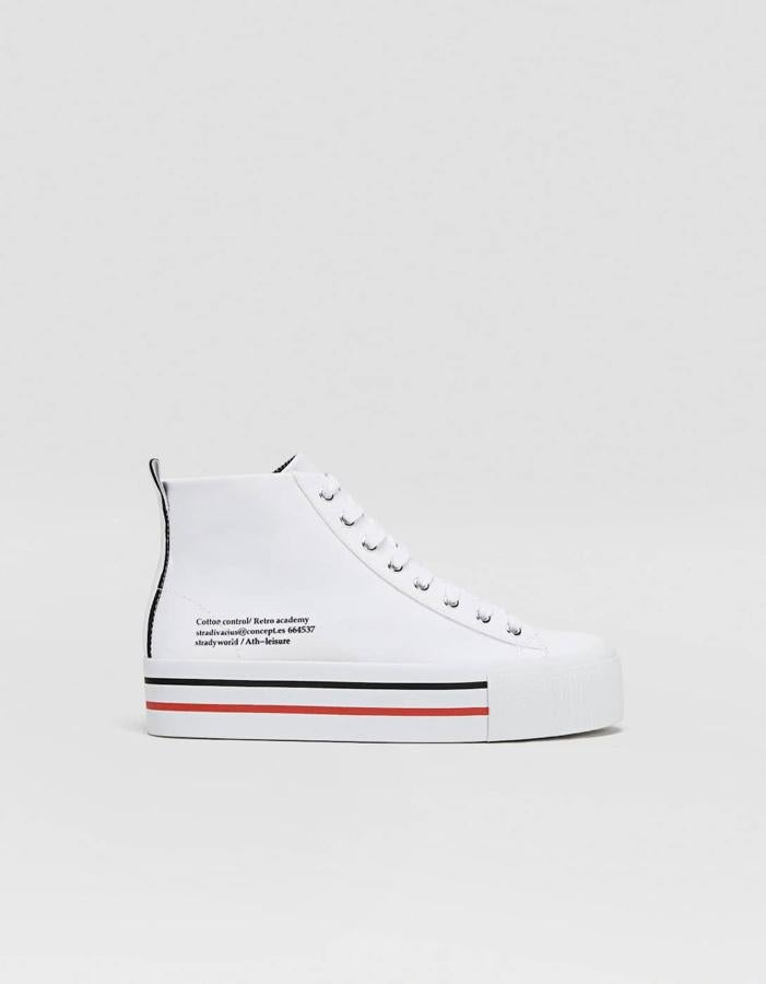 Botín tejido flatform blanco de Stradivarius: 19,99 euros.