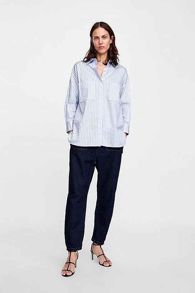 2. La camisa de rayas. En los Special Prices de Zara solo cuesta 12,95 euros.