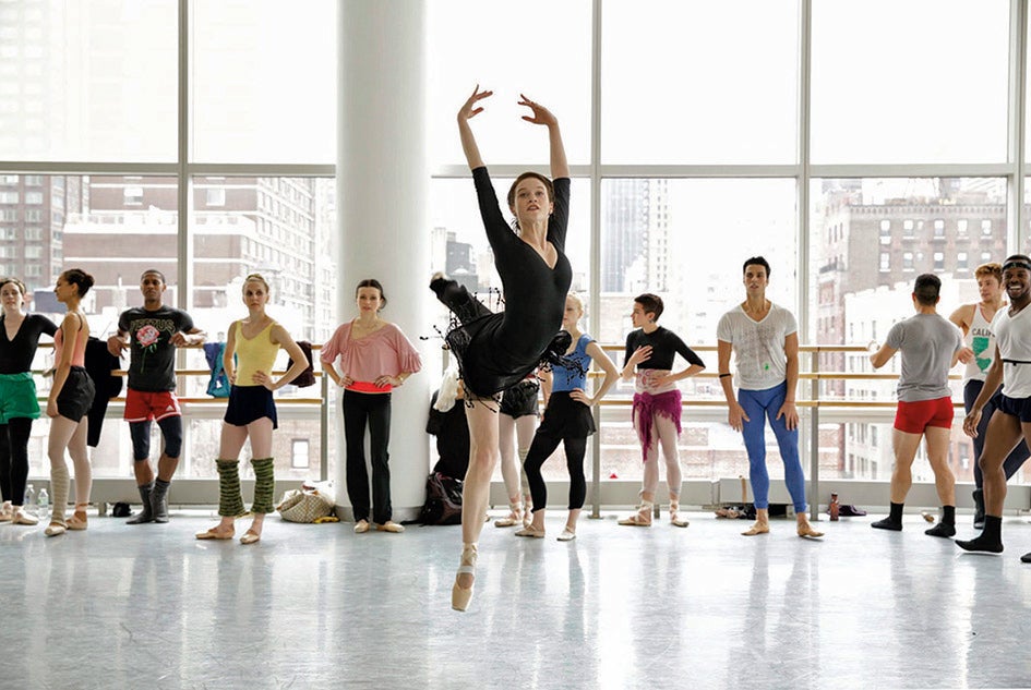 'Flesh and Bone' (Starz): Una oscura serie, llena de cisnes negros, sobre la enésima academia de baile y las tensiones y rivalidades entre alumnos y profesores. La protagonista intenta olvidar con la danza a su hermano incestuoso. Pero él la acaba encontrando.