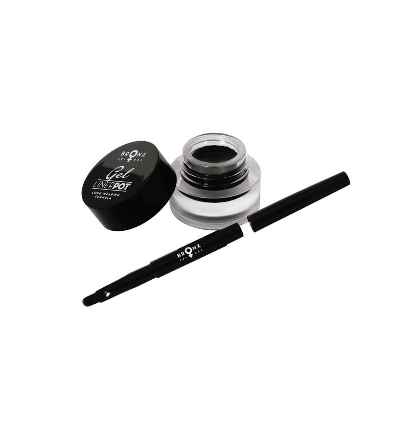 El kit consta de un pequeño tarro con el gel y un pincel. Se aplica una línea mediante pequeñas pinceladas desde la pestaña interior hasta la exterior. Su pincel Eye Primer Studio permite conseguir desde una delineado clásico hasta un efecto dramático. (13,99 €).
