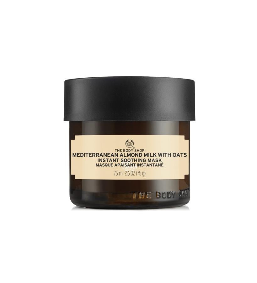 Cremosa y 100% vegana contiene avena que le aporta una textura perfecta para exfoliar con suavidad. Alivia la sensación de picor tirantez de la piel seca y sensible, dejándola suave, lisa e hidratada.  Mascarilla Calmante de Leche de Almendras con Avena de The Body Shop  (20 €).