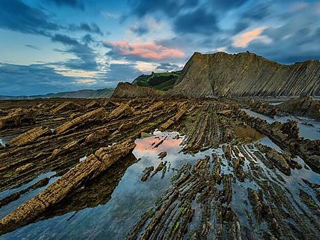 Flysch de la playa de Sakoneta