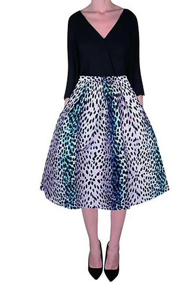 Falda satinada 'animal print' modelo, Top Queens, 25 euros.