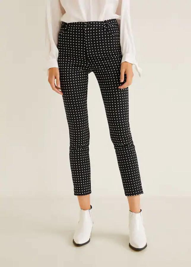 Pantalón pitillo de traje tipo skinny y de tiro medio, 25,99 euros.