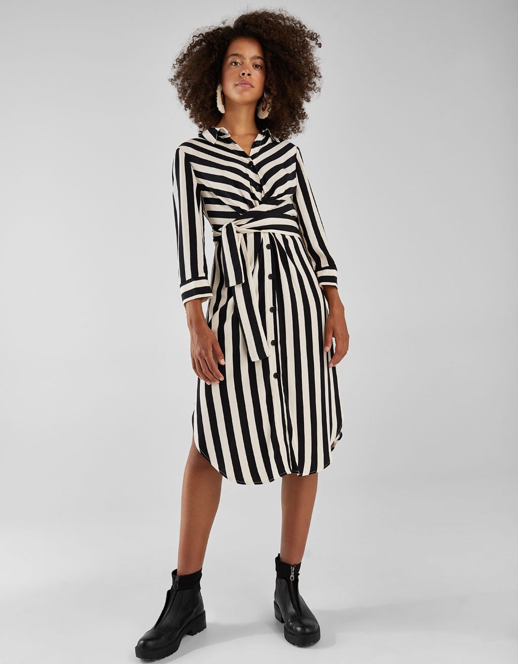 Vestido de rayas camisero de Bershka: 25,99 euros.