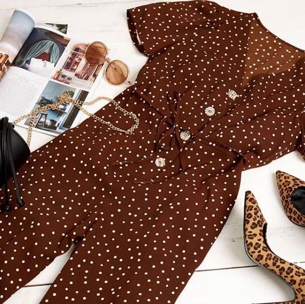 Ahora que parece que la mezcla de estampados está permitida, Primark quiere proponerte mezclar animal print con topitos. Aunque no nos gusta mucho la idea, todo es probar...