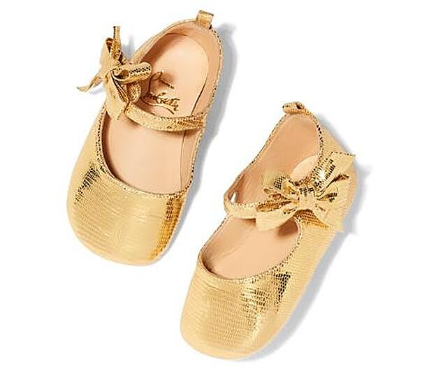 Doradas, estas son una de las opciones de Loubibaby, la colección de Christian Louboutin para bebés.