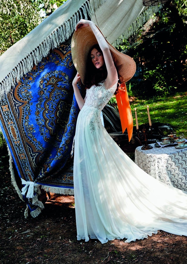 El romanticismo de las propuestas de la línea Vision by Elissabetta Polignano nos parecen maravillosas para una novia bohemia y nada convencional.