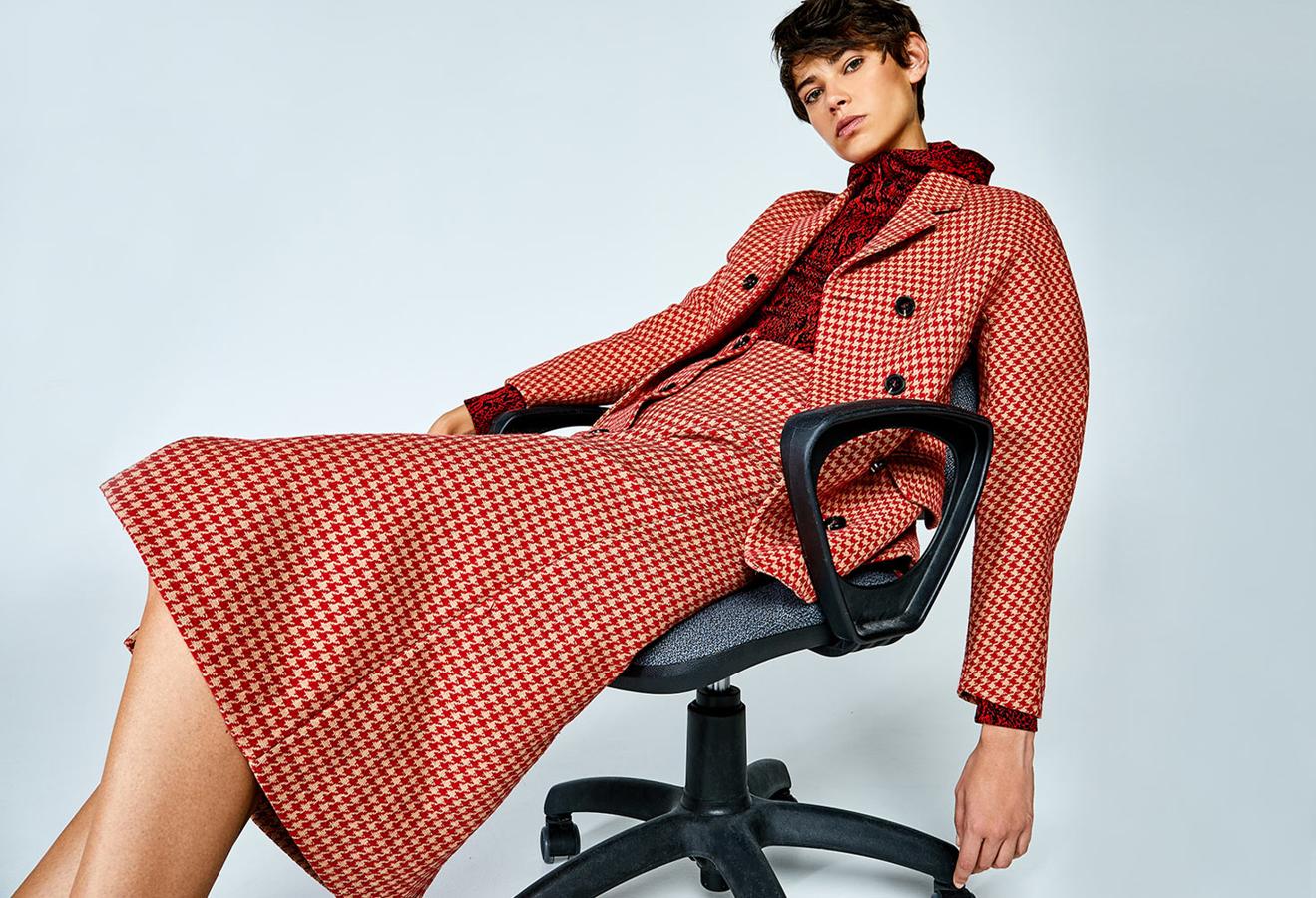 Falda midi con estampado de pata de gallo con botones, 39,99 euros