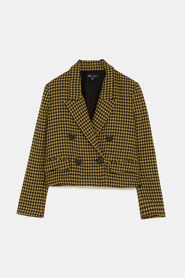 El estampado pata de gallo es en negro y amarillo en su versión 2018 (49,95 euros).