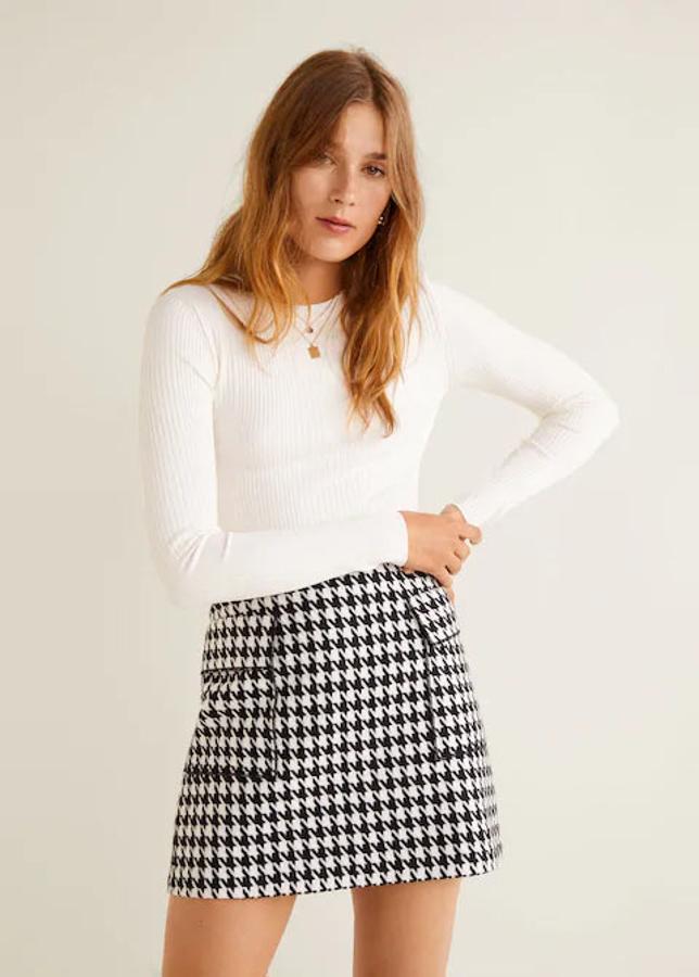 Falda mini con estampado de pata de gallo, 25,99 euros.