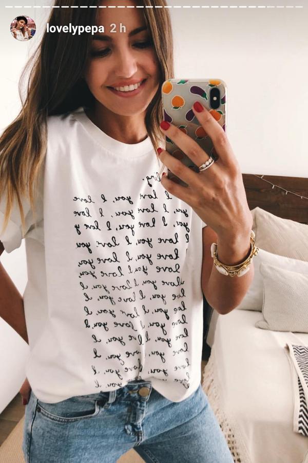Camiseta en color blanco vintage y con mensajes estampados de "I love you", 59 euros.