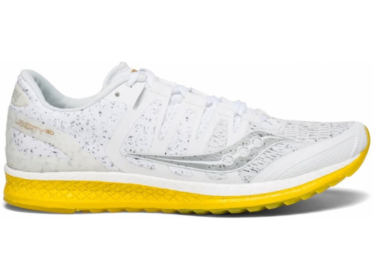 Súper ligeras y con muy buena sujección al pie. Estas zapatillas deportivas son ideales para cualquier entrenamienta, ya sea con pisada neutra o pronadora. Su precio es de unos 180 euros.