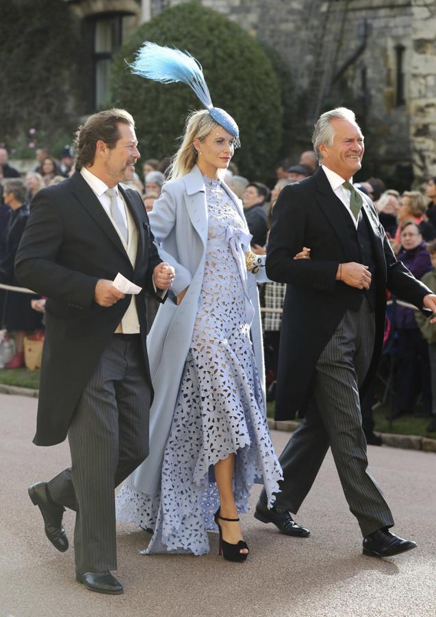 Muy propablemente el tocado de Popy Delevingne ha sido el más llamativo y el que más nos ha gustado. Con un vestido de rejilla en color azul pastel de Oscar de la Renta, nos ha convencido porque curiosamente Lady Gaga ya ha llevado ese look.