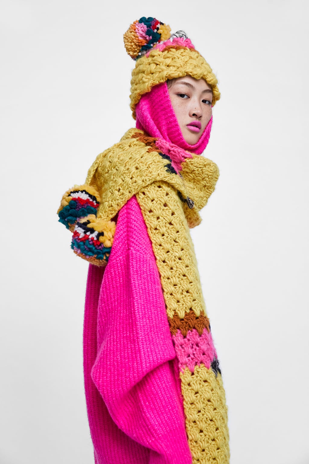 Amancio, céntrate... Bufanda con pompón de Zara: 19,95 euros.