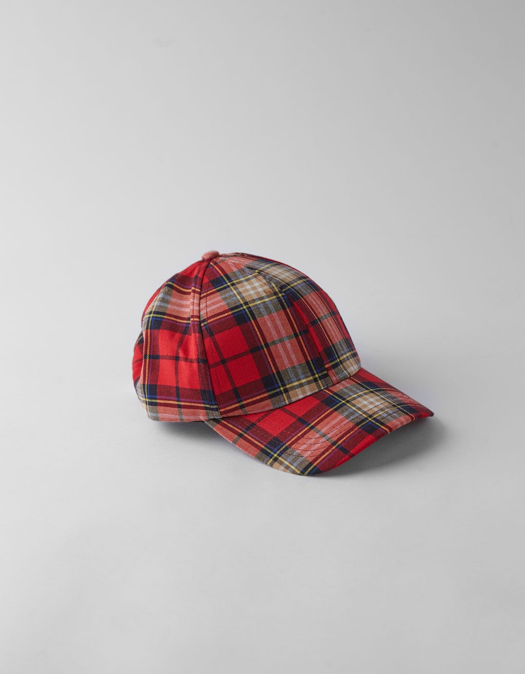 Gorra de cuadros de Bershka: 9,99 euros.