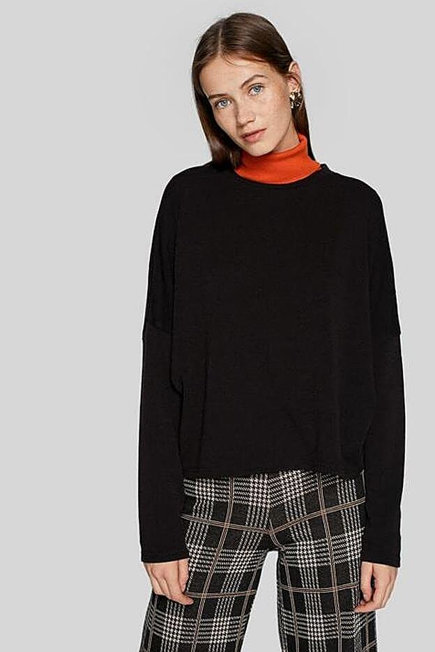 Suéter de Stradivarius (15,99 euros).