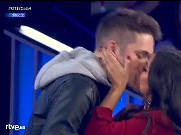 Damion también besó a su chica.