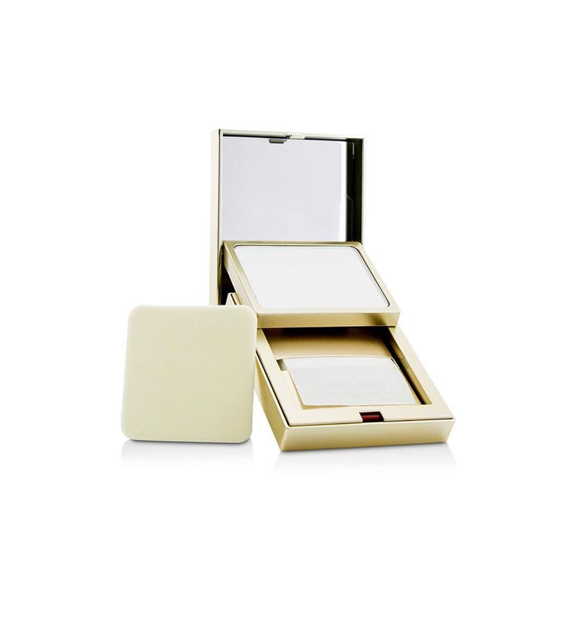 Polvos matificantes (30 veces más ligero que un polvo clásico) contiene micro perlas de acacia que aporta ese efecto alisante y aspecto de poros cerrados, y papeles matificantes compuestos de pulpa de madera que los hace increíblemente suaves y finos, y con una perfecta resistencia durante la aplicación y cáñamo que cuenta con un gran poder de absorción de la grasa. Primero usar el papel para absorber; después los polvos para matificar (44,80 €).