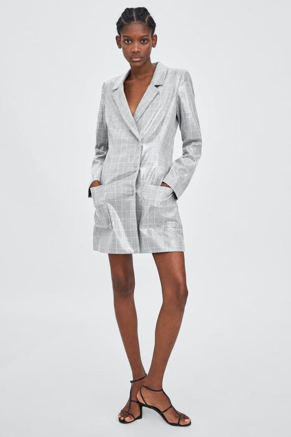 Vestido tipo blazer de lentejuelas, 49,95 euros.