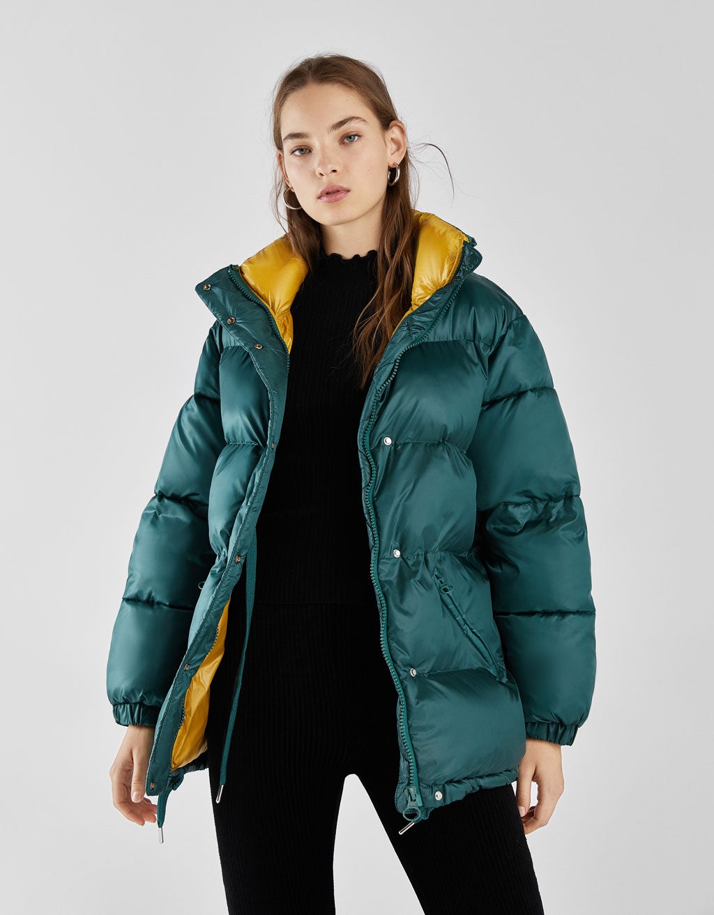 Cazadora puf en color verde: 39,99 euros en Bershka. Disponible en más colores.