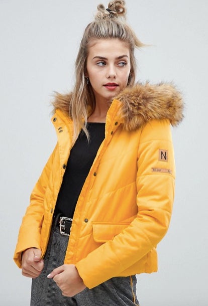 Parka acolchada con pelo sintético de Asos: 44,99 euros.