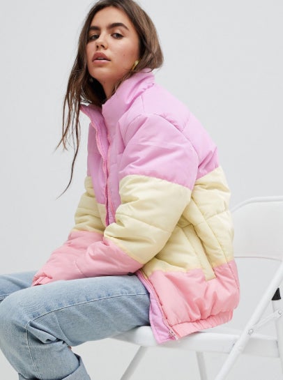 Chaqueta acolchada a rayas de Asos: 55,99 euros.