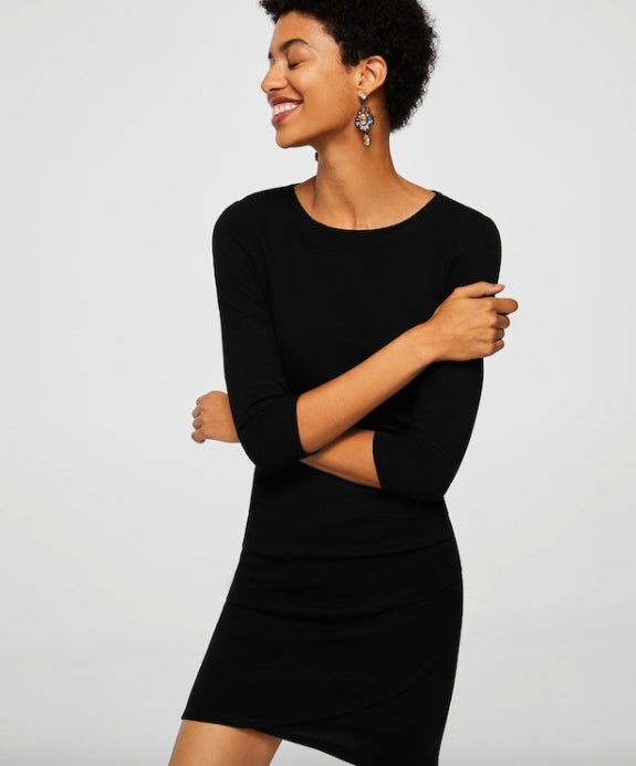 Vestido con talle drapeado de Mango Outlet: 9,99 euros.