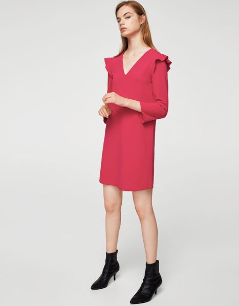 Vestido de manga con volante de Mango Outlet: 12,99 euros.