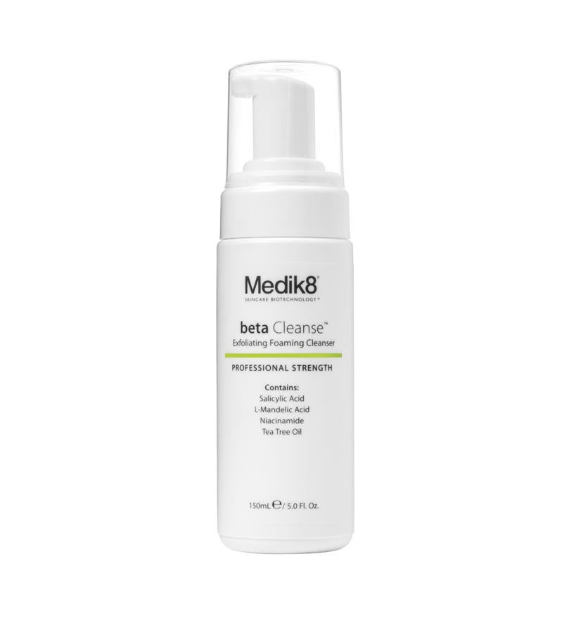 Beta Cleanse de Medika8: Limpiadora en espuma exfoliante y anti-bacteriana con niacinamida calmante. (33 €).