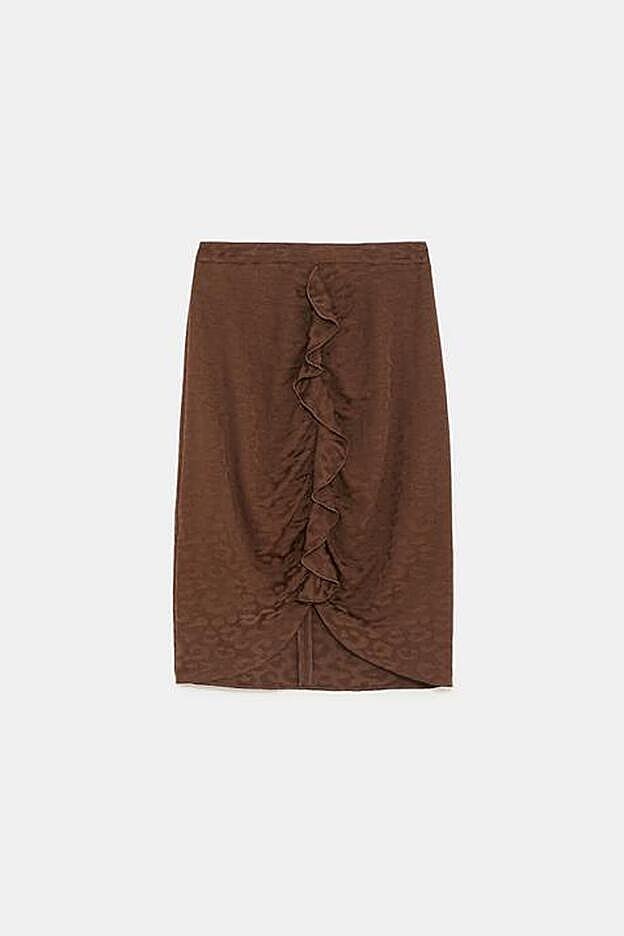 El volante situado en el centro estratégicamente te hará parecer más delgada.