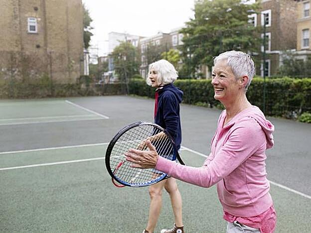 Con el tenis nos involucramos físicamente y emocionalmente.