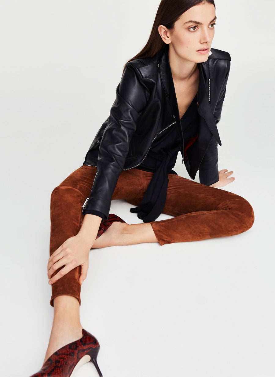 Legging de ante con acabado elástico: 319 euros en Uterqüe.