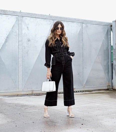 Ellen Brockbank nos acaba de inspirar con este look para ir a la oficina: elegante y con un toque de informalidad. ¡Nos lo apuntamos!