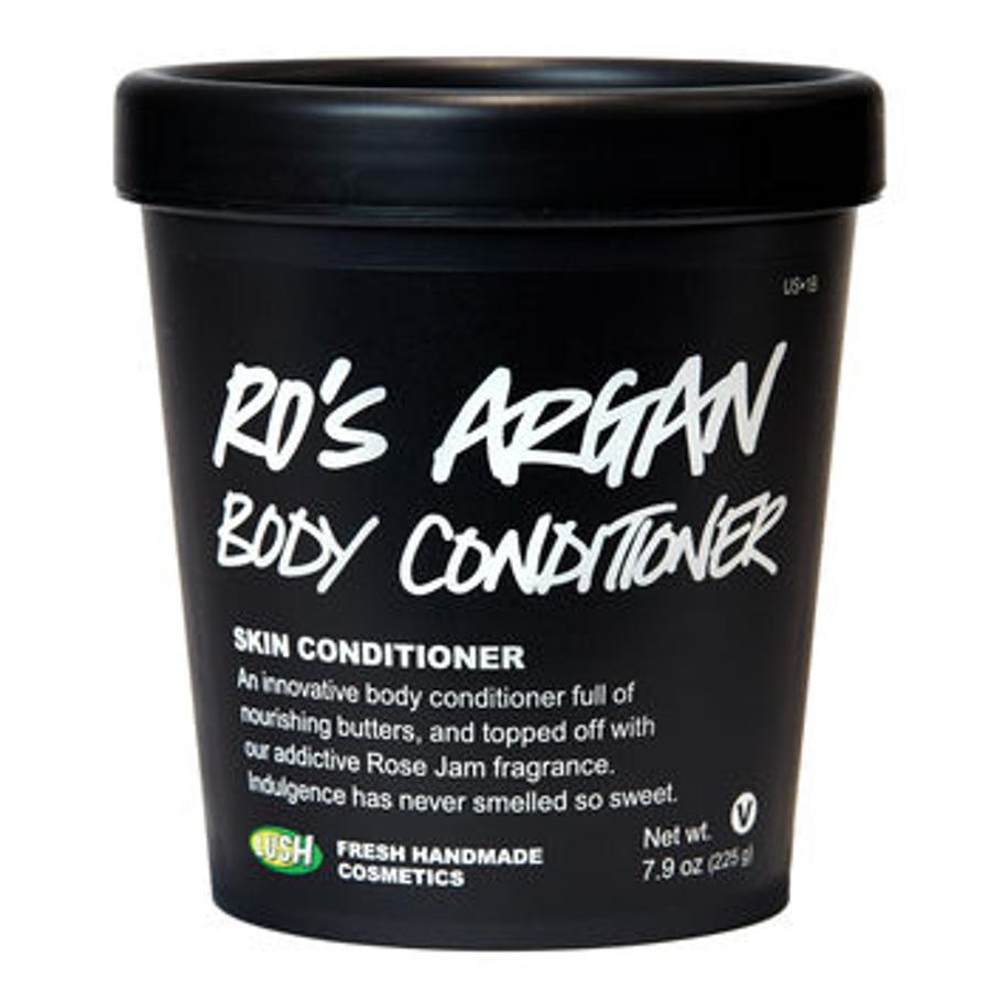Una mezcla de aceite de nuez de brasil con el magnífico aceite de argán, consiguen este acondicionador corporal de Lush. Es perfecto para hidratar la piel sobre todo después de aplicar un exfoliante. Además podrás aplicarlo en la ducha sobre la piel húmeda. Luego acláralo poco a poco y seca con toques suaves. Conseguirás una piel súper hidratada.