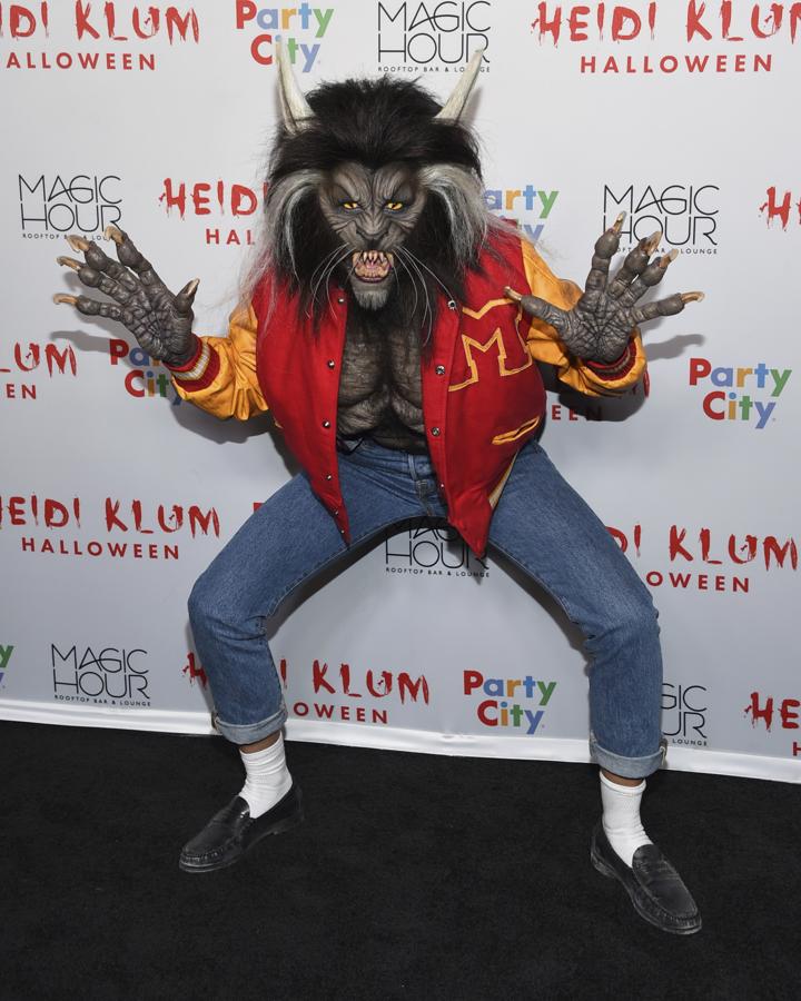 El videoclip de Michel Jackson de "Thriller" inspiró a la modelo para convertirse en un monstruo con cuernos en el 2017.