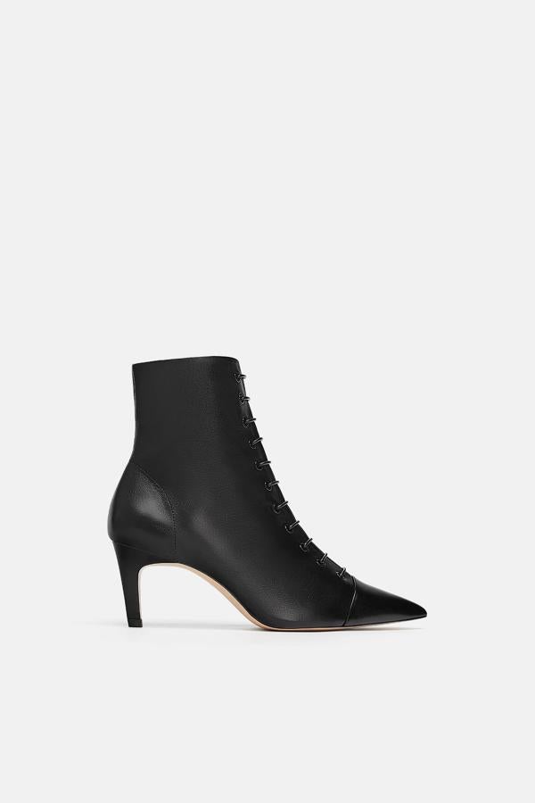 Las que no pueden renunciar a un tacón ni en los días de lluvia también tienen una opción (69,95 euros).