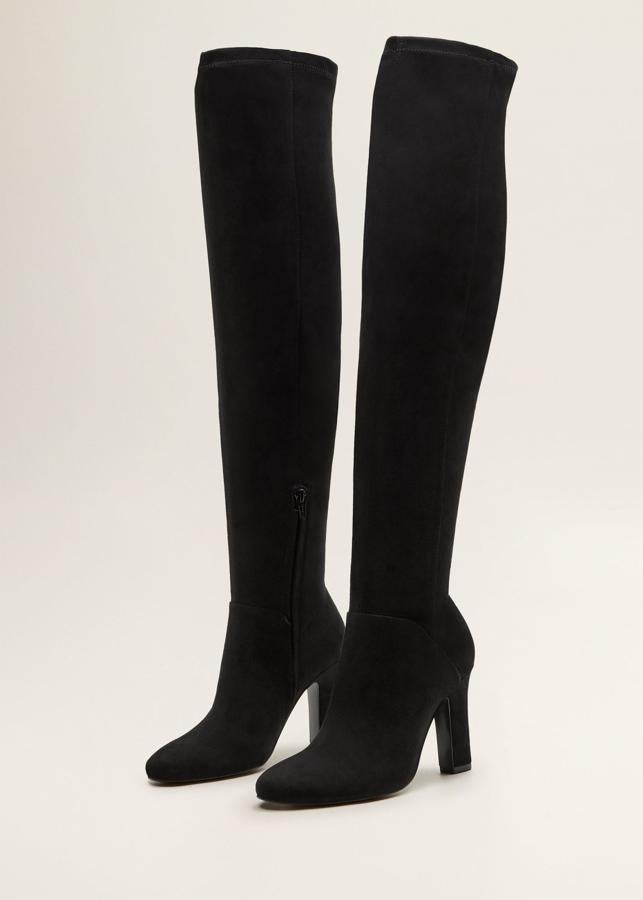 Y también tienen en Mango este diseño, sencillo y muy funcional, por 49.99 euros.