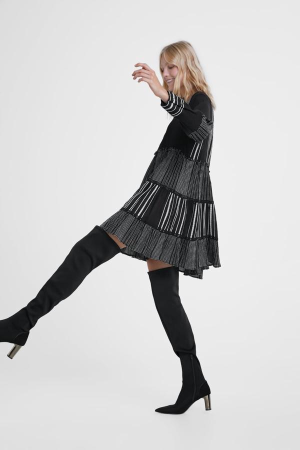 Si te gustan las botas 'over the knee' de la Reina Letizia, pero no te viene bien pagar los 288 euros que cuestan en Adolfo Domínguez, puedes hacerte con estas de Zara, con tacón metalizado, que cuestan 49.95 euros.