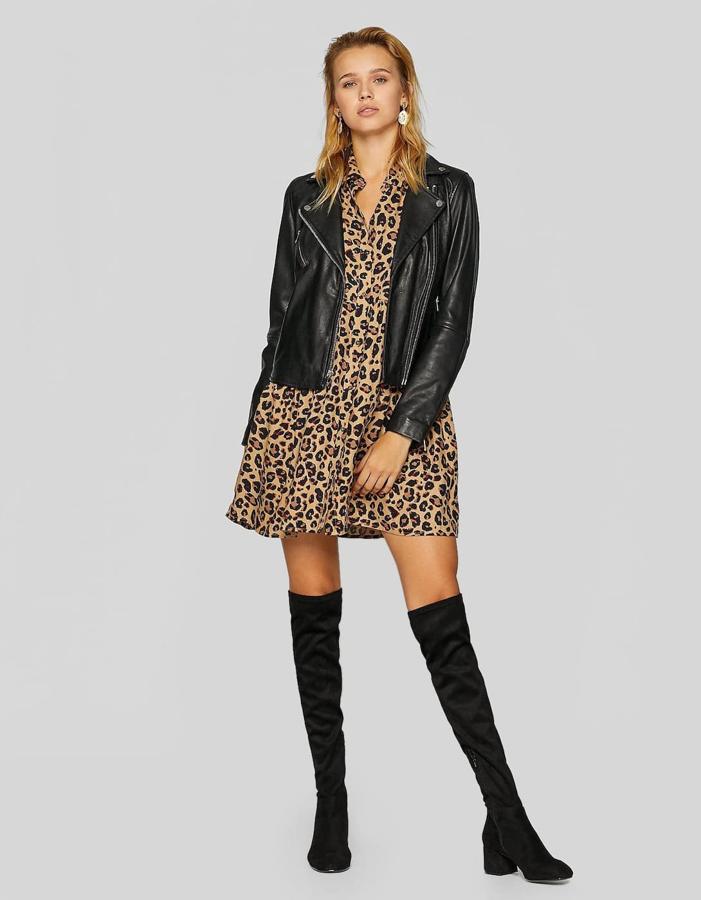 Por el mismo precio (39,99 euros) tienes esta otra opción con un punto más sexy gracias a un sensato tacón.