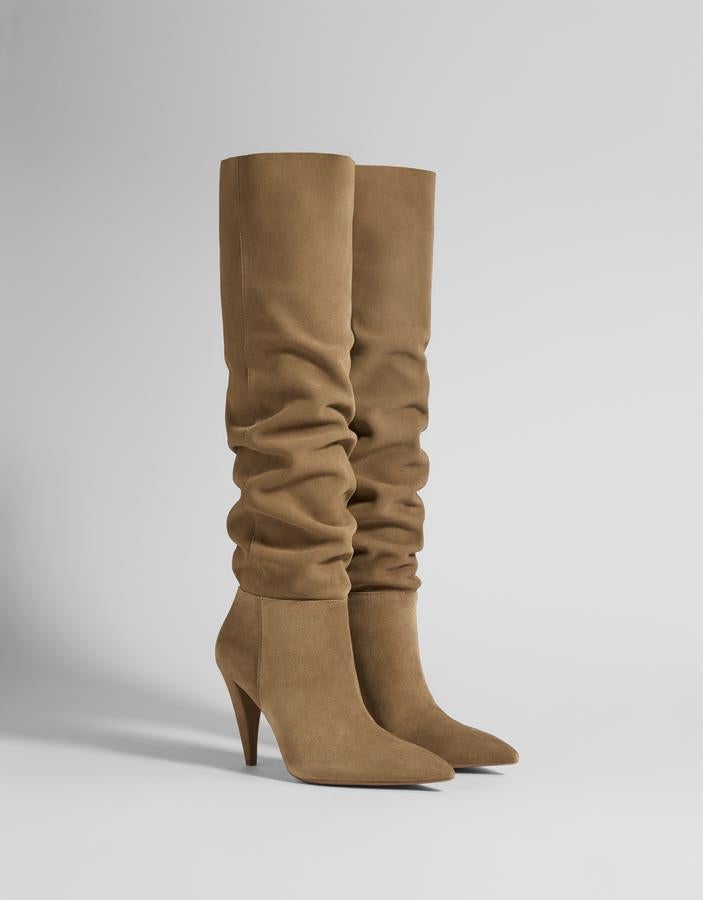 Este modelo de Bershka es el más versátil y nos gusta tanto con falda como con pantalones (69,99 euros).