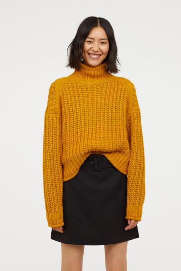 Jersey de canalé y cuello alto, 24,99 euros