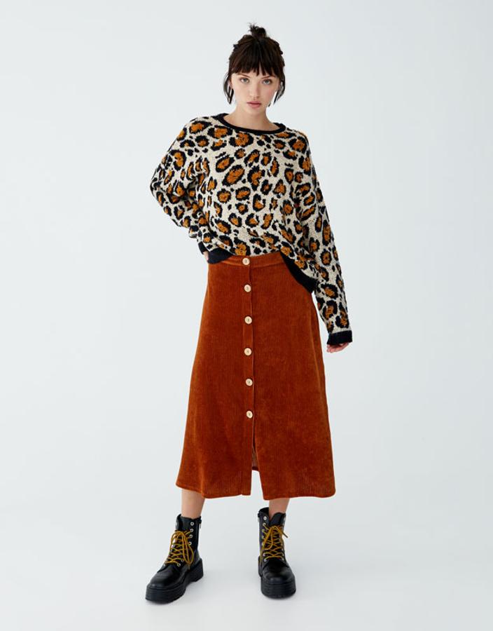 Jersey con estampado de leopardo y ribete de contraste, 29,99 euros.