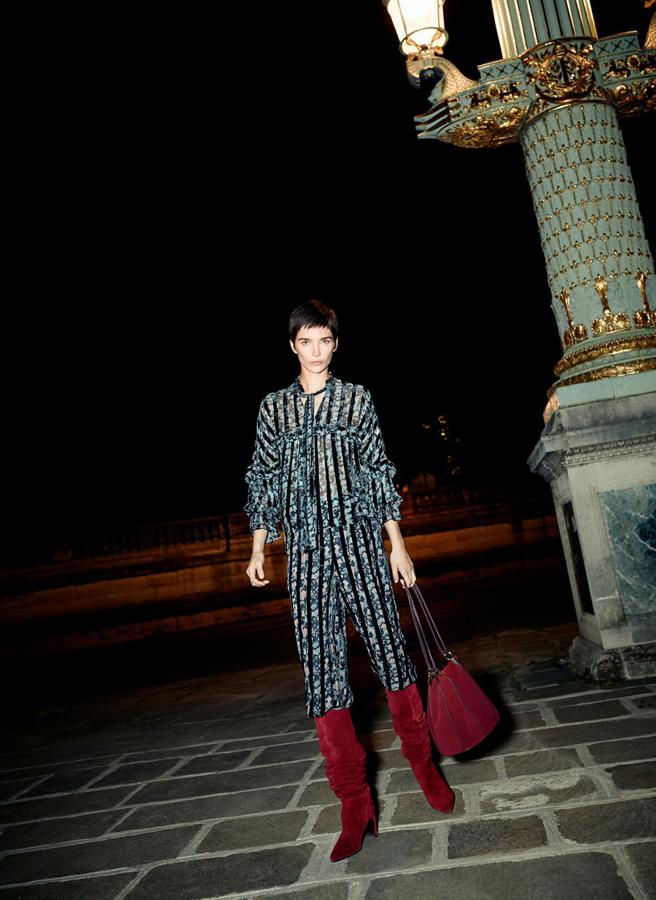 El ante granate nos parece la opción perfecta para la noche. ¿Hay algo más glamuroso que este look? (179 euros).