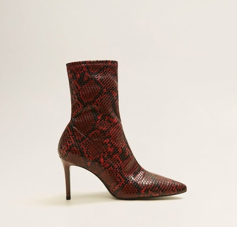Botines de tacón con estampado de leopardo: 39,99 euros en Mango.