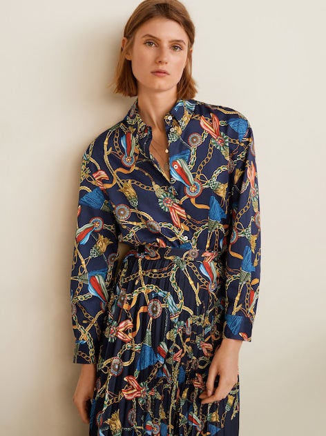 Camisa con estampado de pañuelo de Mango: 39,99 euros.