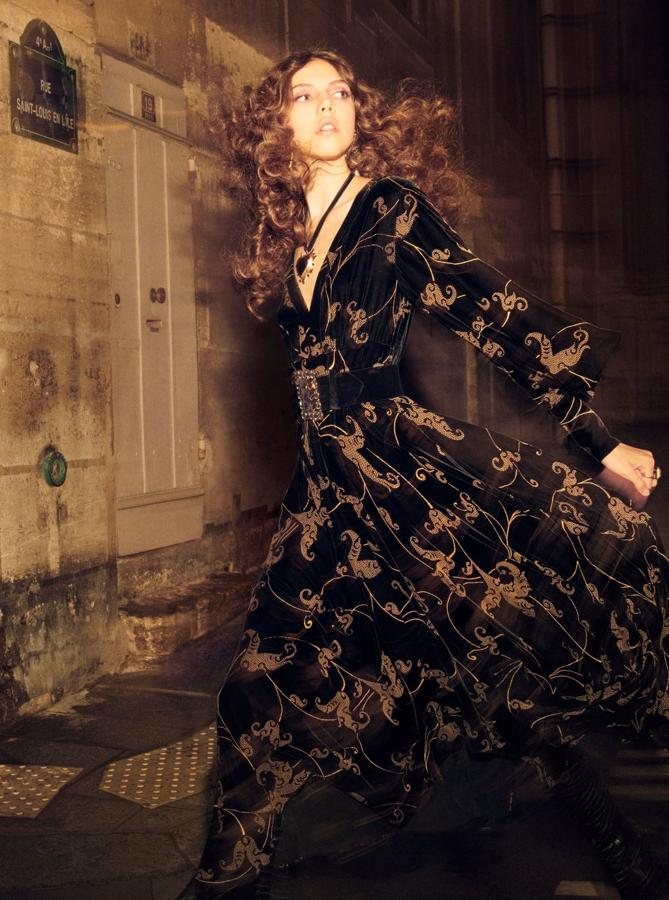 Estamos seguras de que en la boda de Marta Ortega veremos varias prendas de la maravillosa  nueva campaña de Zara , como este vestido joya con bordados (89.95 euros).