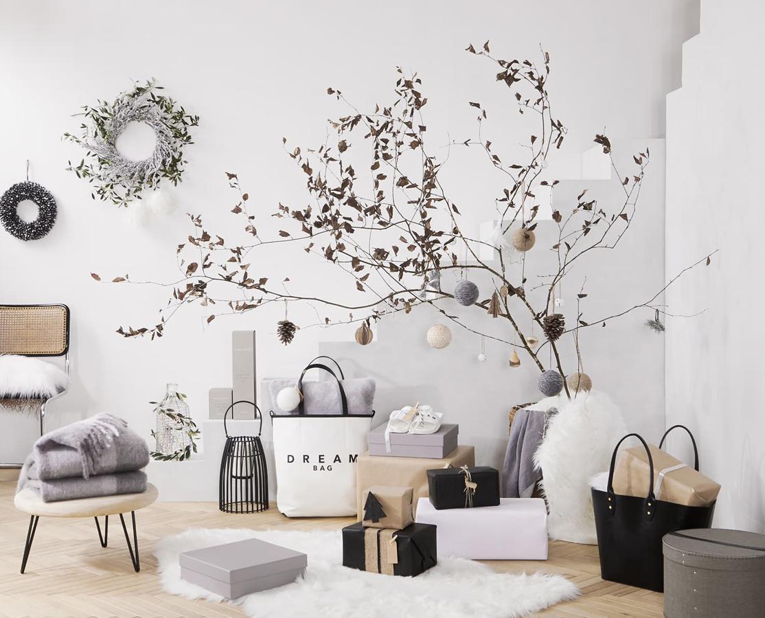 En este caso, Zara Home también prescinde del abeto y nos da una idea minimalista y muy elegante para decorar nuestro árbol de Navidad con estilo nórdico.