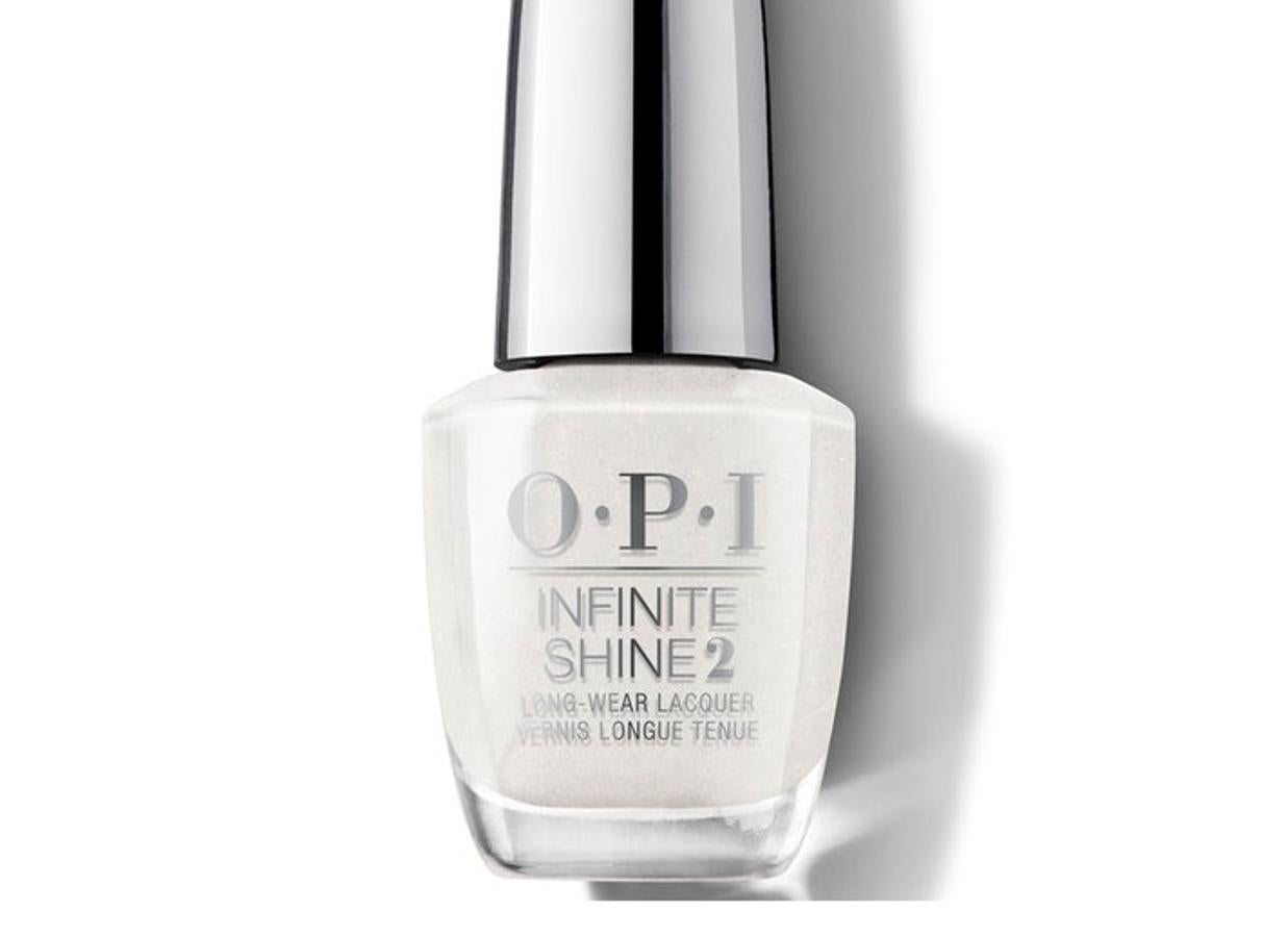 La firma americana especialista te adelanta la Navidad con su nueva colección de El Cascanueces y los Cuatro Reinos de la gama Infinite Shine, la colección está inspirada en la adaptación cinematográfica del clásico ballet. Con esta laca de uñas metalizada podrás imitar los mágicos copos de nieve en tus uñas. (16 €.)